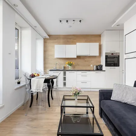 Daire Black & White Balcony By Renters