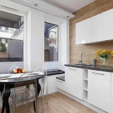 Daire Black & White Balcony By Renters Szczecin