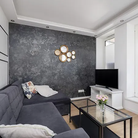 Black & White Balcony By Renters Daire *