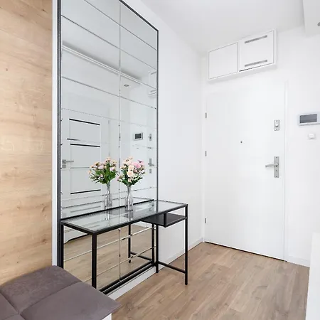 Black & White Balcony By Renters Daire Szczecin